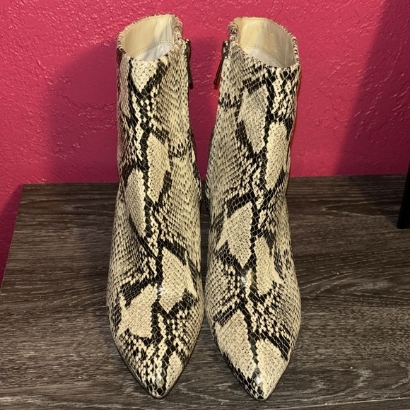 Sam Edelman Hilty snakeskin print ankle boot. Sz 6.5. - Picture 6 of 17